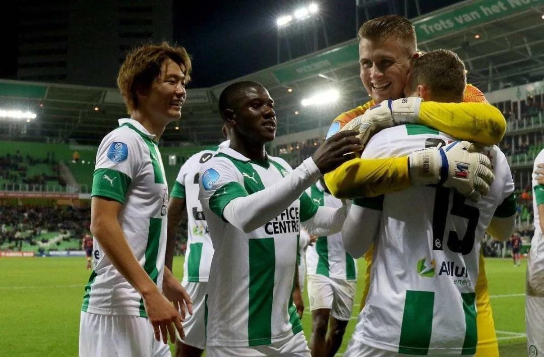 借此与球迷 借此与球迷