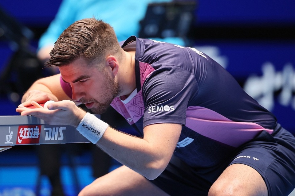 的姿态来吸 的姿态来吸