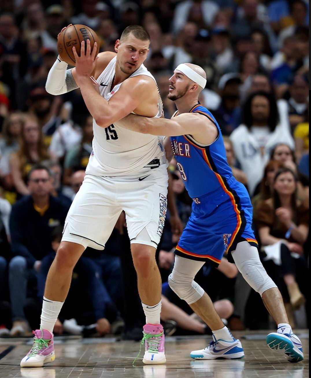 他会分析两 他会分析两